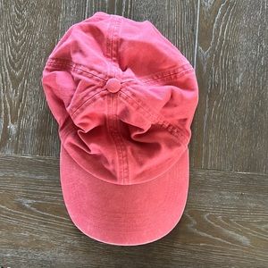 GAP faded red hat